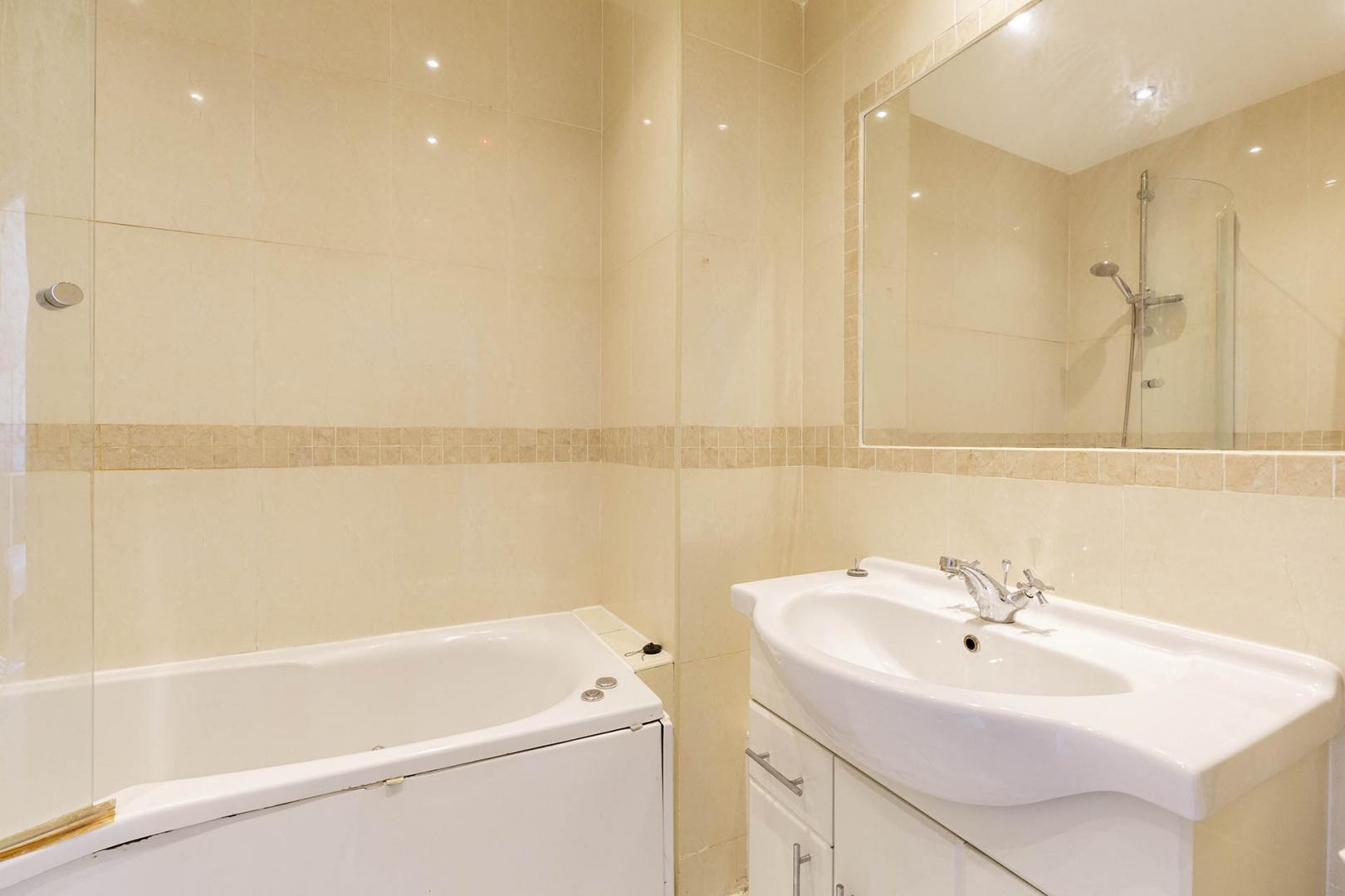 			3 Bedroom, 1 bath, 1 reception Flat			 Ravenshaw Street, West Hampstead